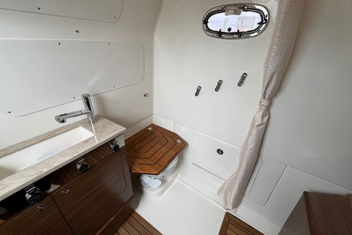 BOSTON WHALER 360 OUTRAGE, photo 57