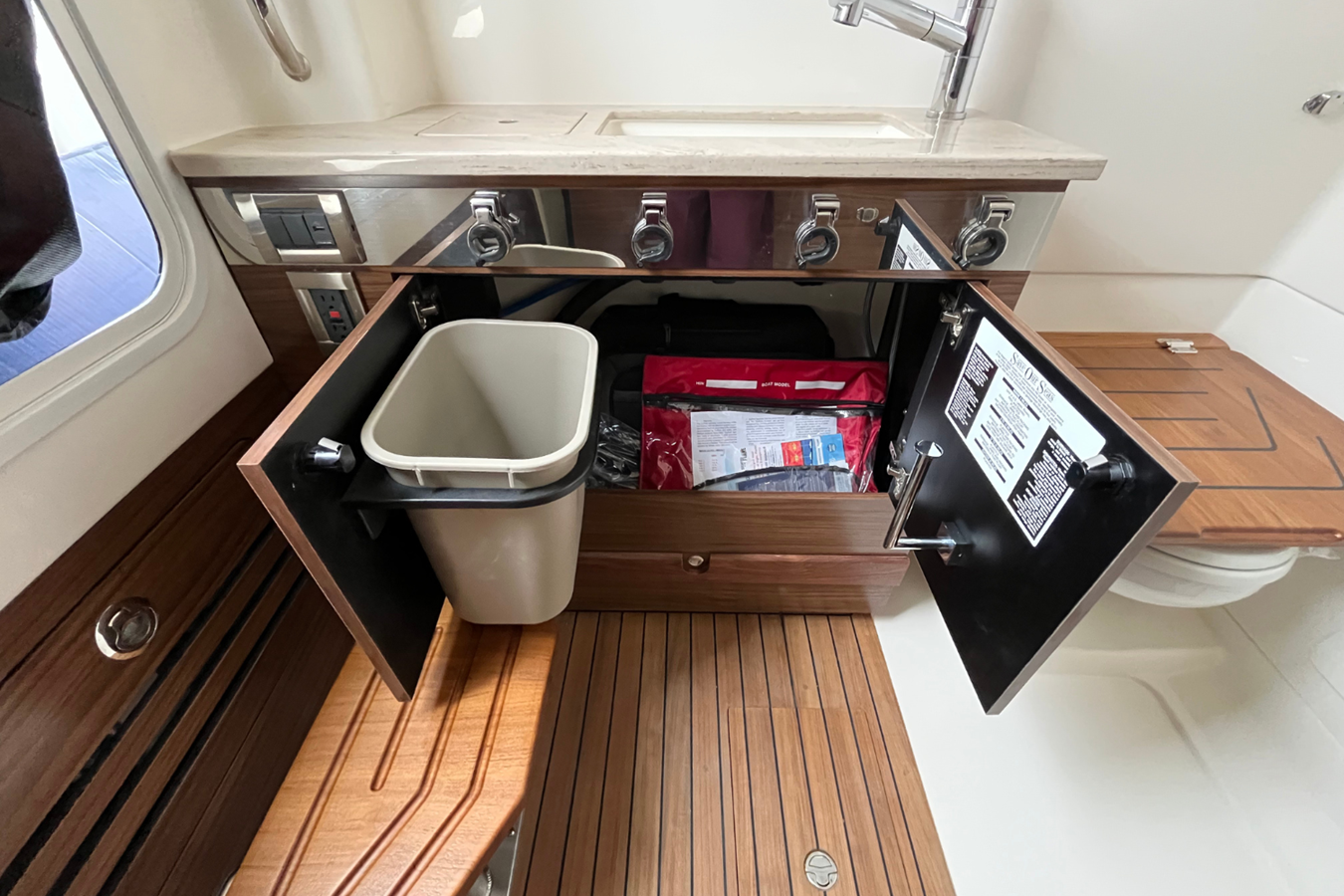 BOSTON WHALER 360 OUTRAGE, photo 58