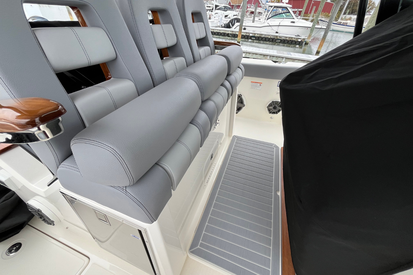 BOSTON WHALER 360 OUTRAGE, photo 60