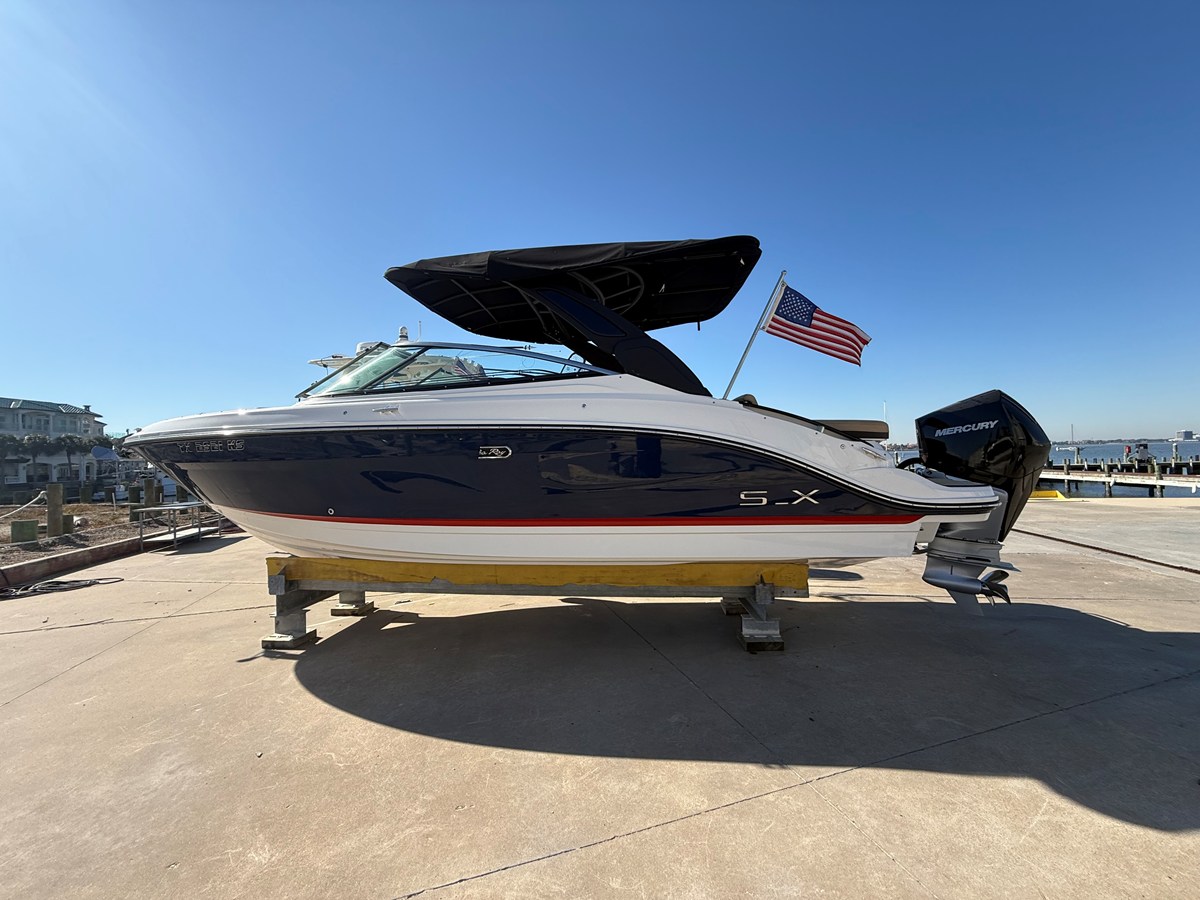 Sea Ray SLX 260 Outboard — 2024 Sea Ray SLX 260 Outboard