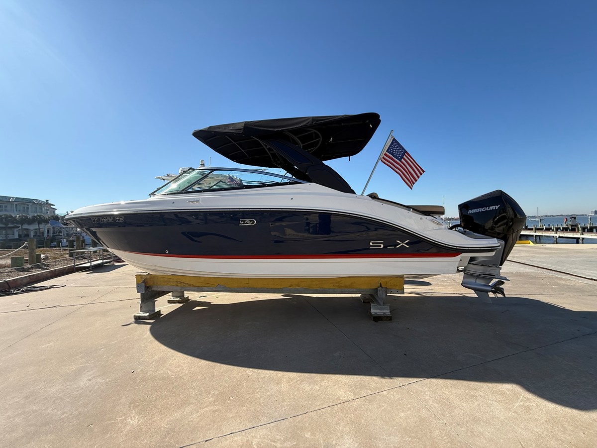 Sea Ray SLX 260 Outboard — 2024 Sea Ray SLX 260 Outboard — photo 2