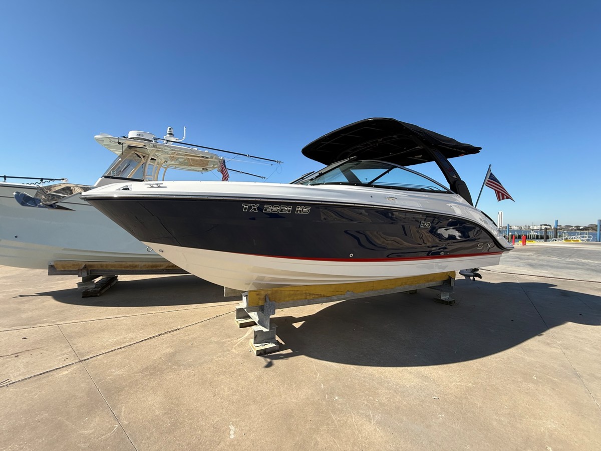 Sea Ray SLX 260 Outboard — 2024 Sea Ray SLX 260 Outboard — photo 3