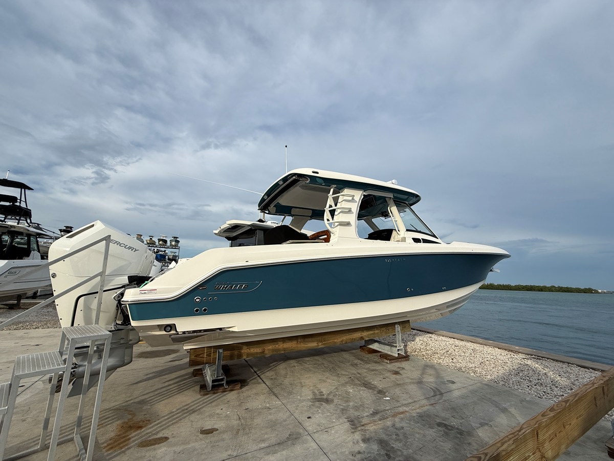 Boston Whaler 350 Realm — 2027 Boston Whaler 350 Realm — photo 2