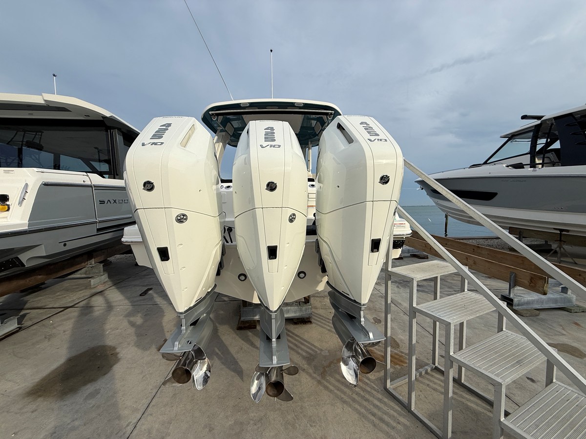 Boston Whaler 350 Realm — 2027 Boston Whaler 350 Realm — photo 5
