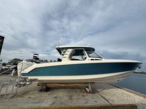 BOSTON WHALER 350 REALM