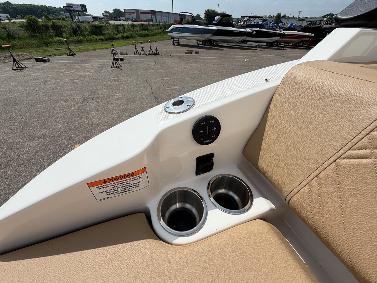 SEA RAY SDX 230 SURF, photo 12