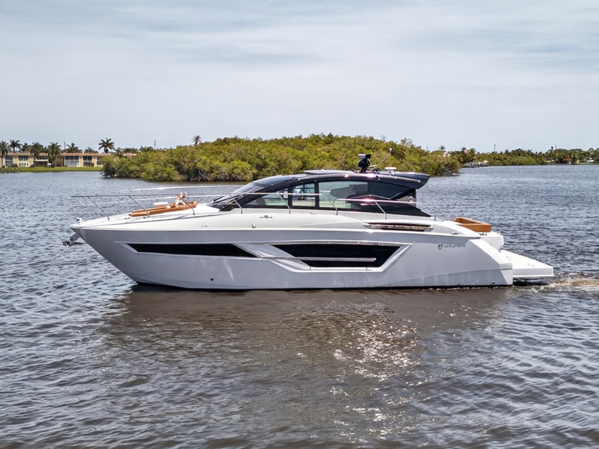 Cruisers Yachts 46 Cantius — 2026 Cruisers Yachts 46 Cantius