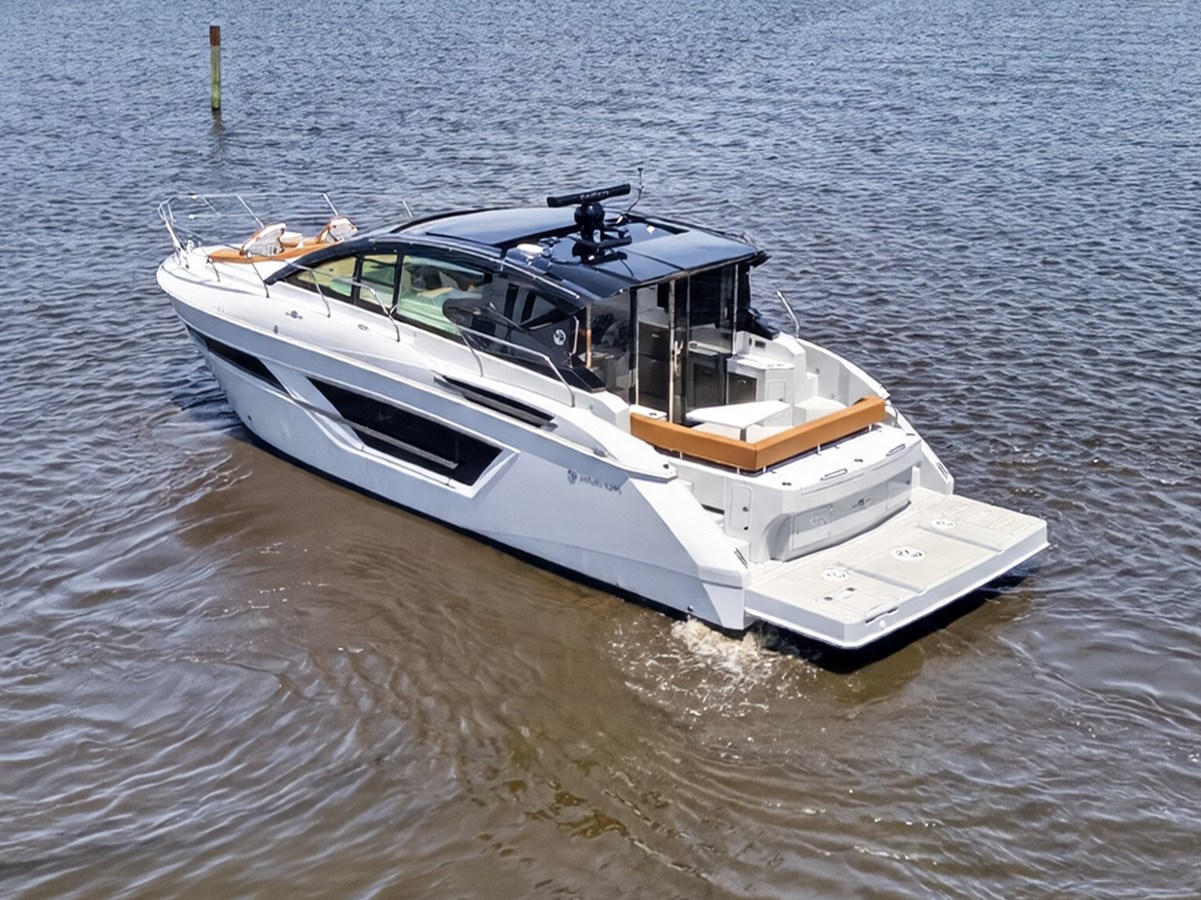 Cruisers Yachts 46 Cantius — 2026 Cruisers Yachts 46 Cantius — photo 3