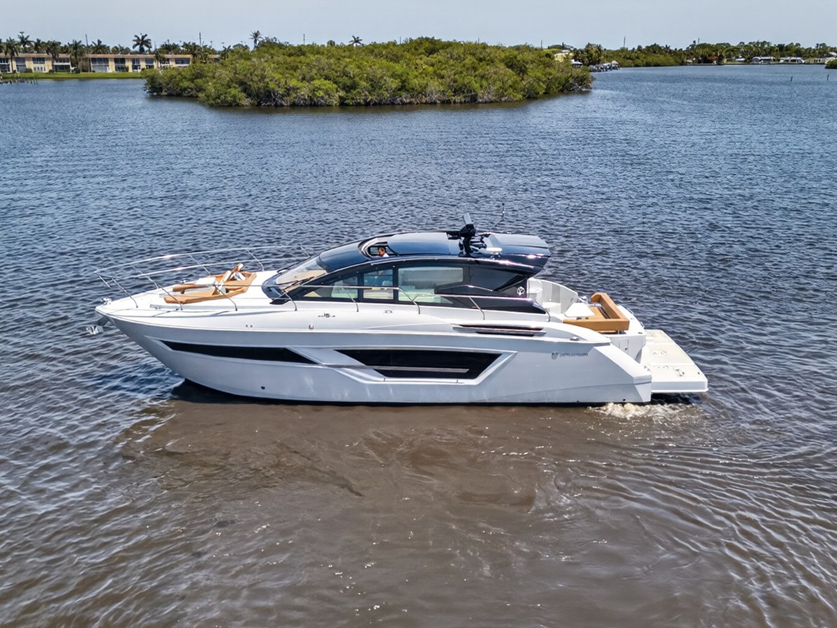 Cruisers Yachts 46 Cantius — 2026 Cruisers Yachts 46 Cantius — photo 4