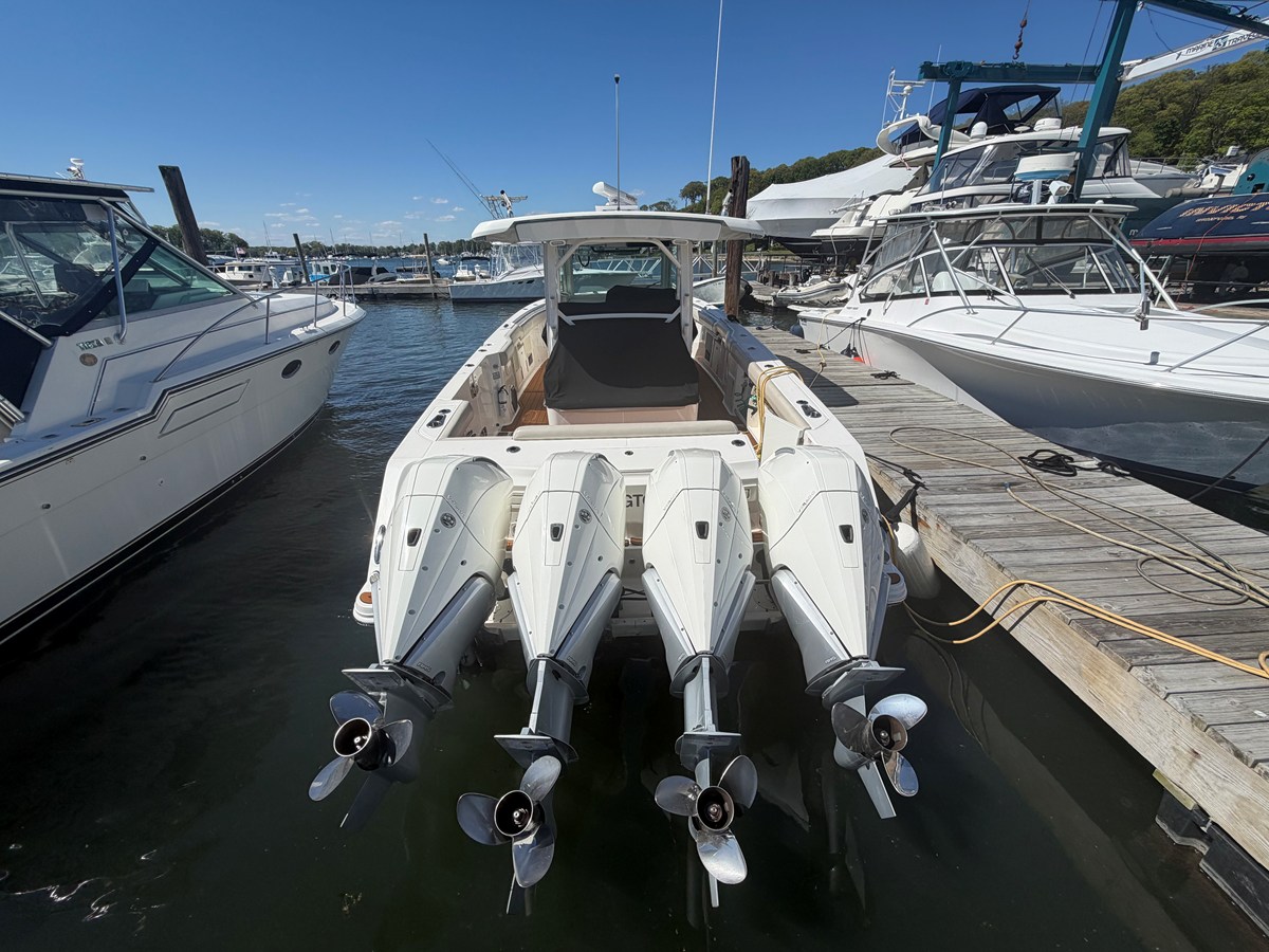 Boston Whaler 380 OUTRAGE — 2021 Boston Whaler 380 Outrage — photo 4