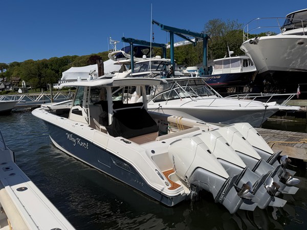 BOSTON WHALER 380 OUTRAGE — 2021 Boston Whaler 380 Outrage