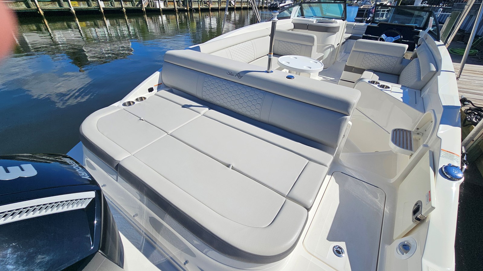 Sea Ray 270 SDX OB — 2022 Sea Ray 270 SDX OB — photo 5