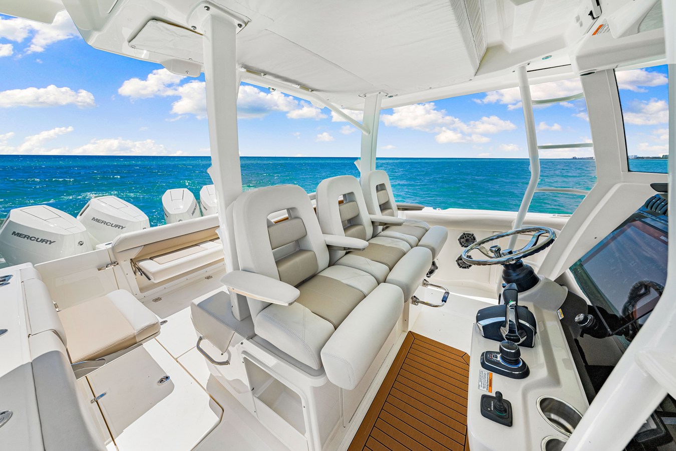 BOSTON WHALER 380 OUTRAGE, photo 12