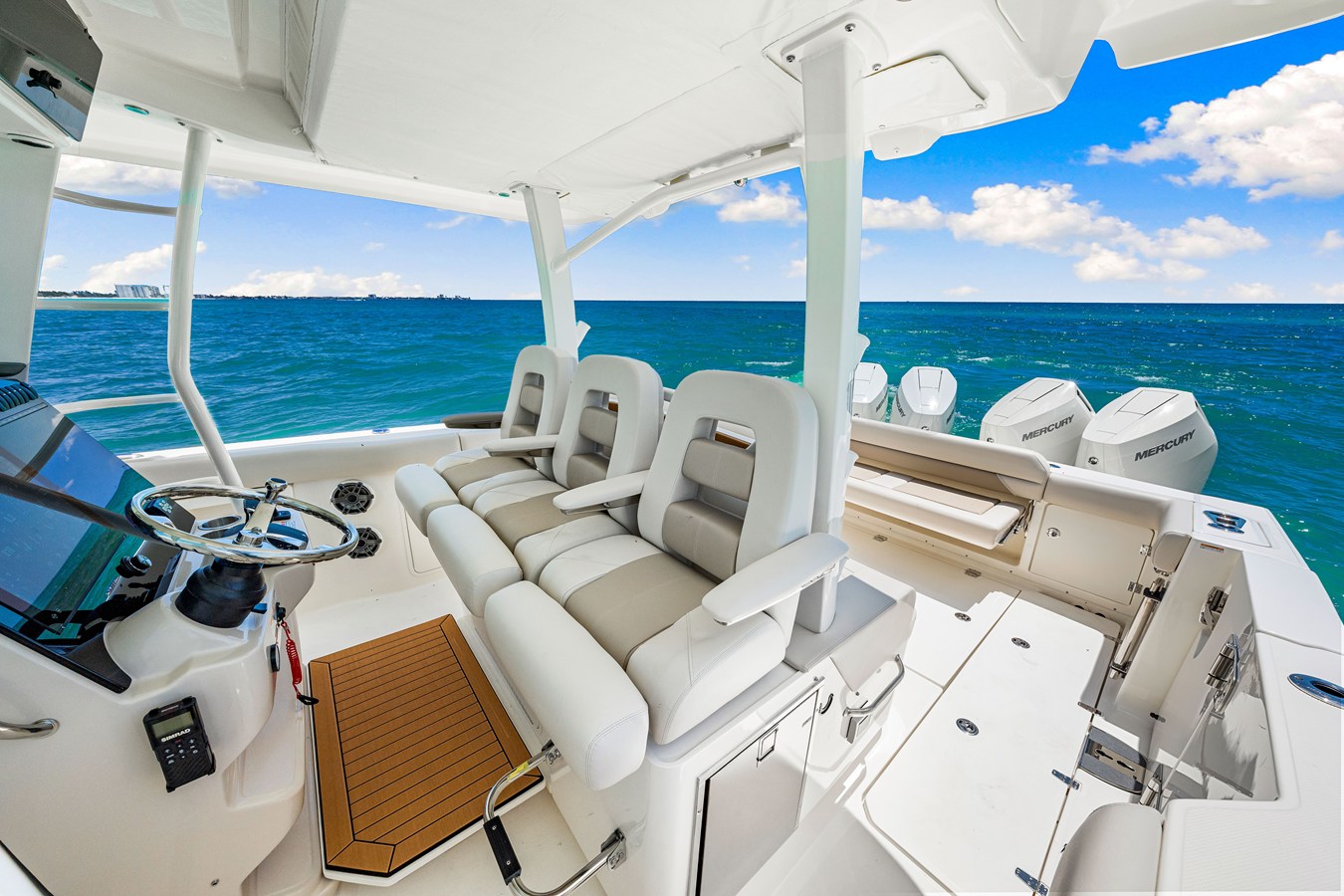 BOSTON WHALER 380 OUTRAGE, photo 13