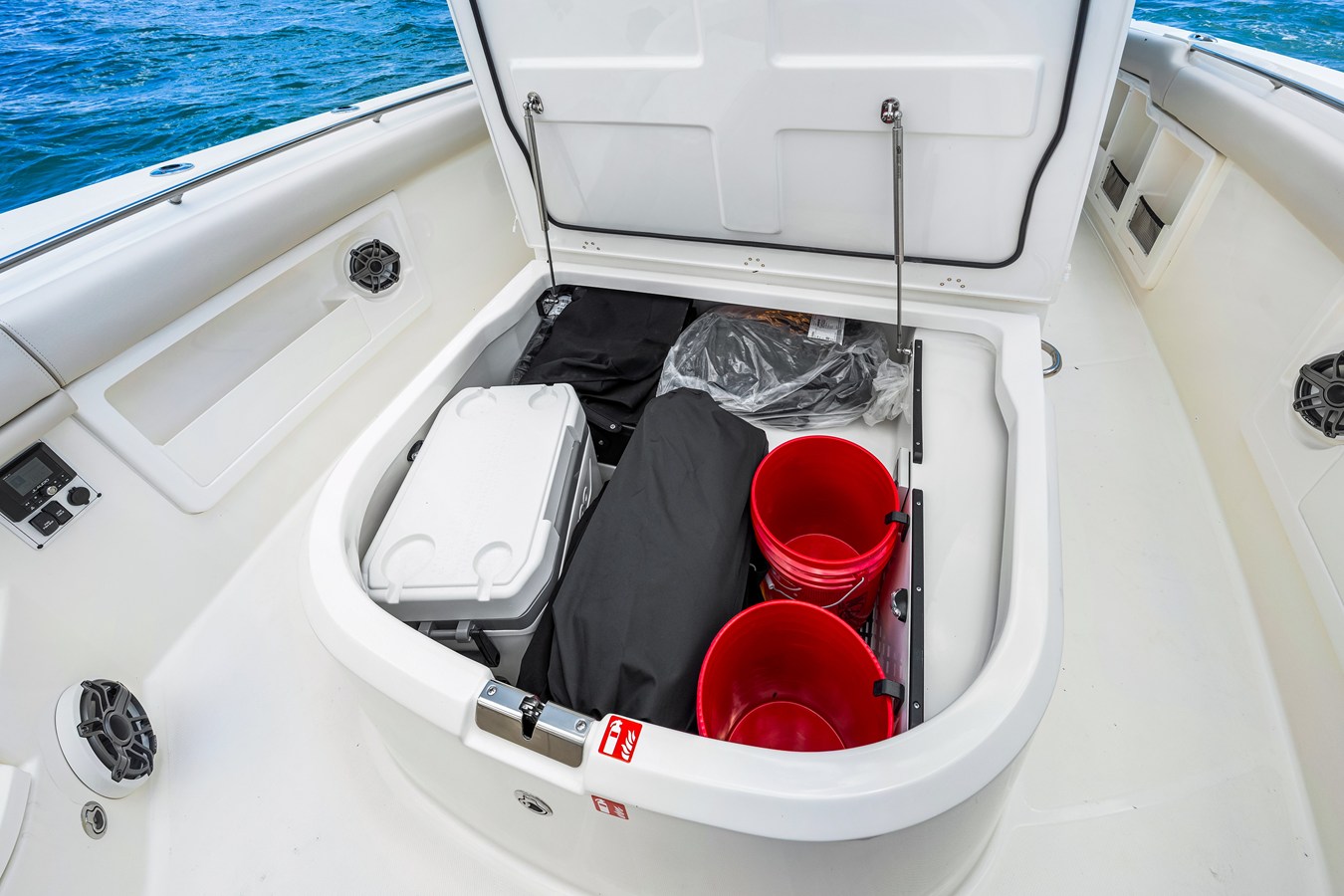 BOSTON WHALER 380 OUTRAGE, photo 22