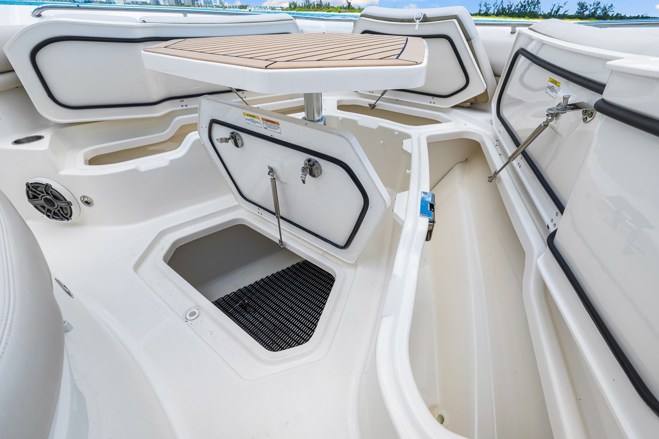 BOSTON WHALER 380 OUTRAGE, photo 24