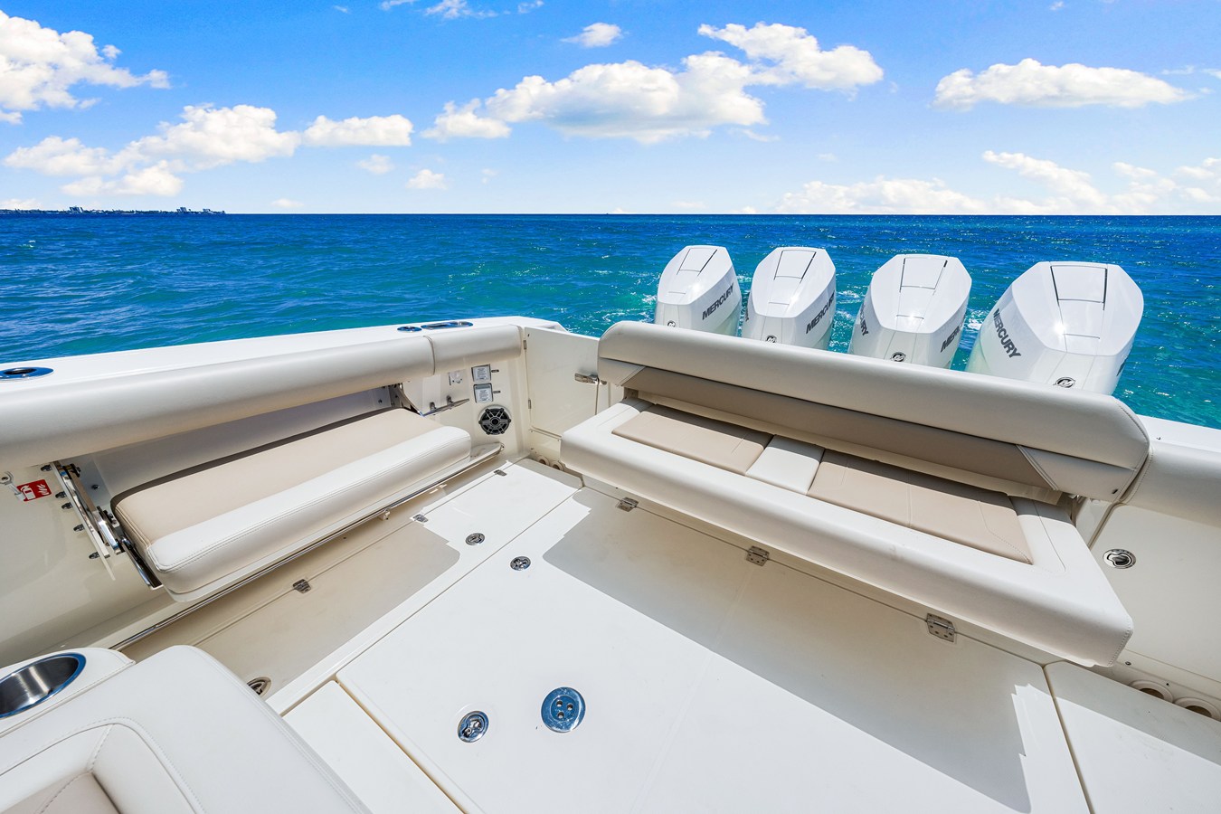 BOSTON WHALER 380 OUTRAGE, photo 45