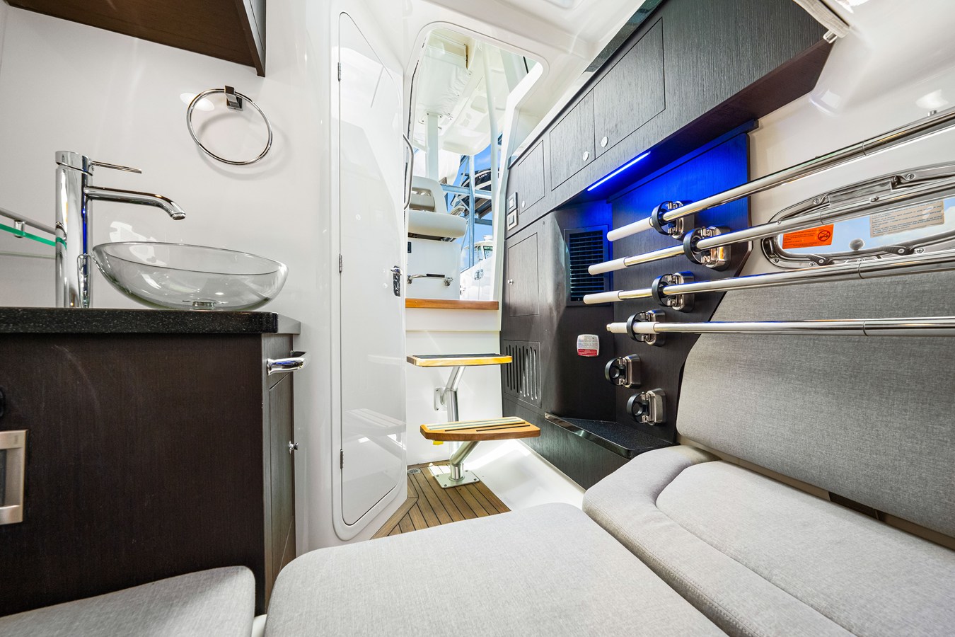 BOSTON WHALER 380 OUTRAGE, photo 73