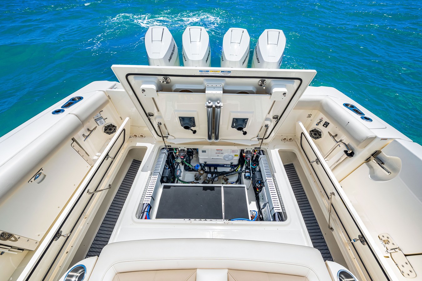 BOSTON WHALER 380 OUTRAGE, photo 75