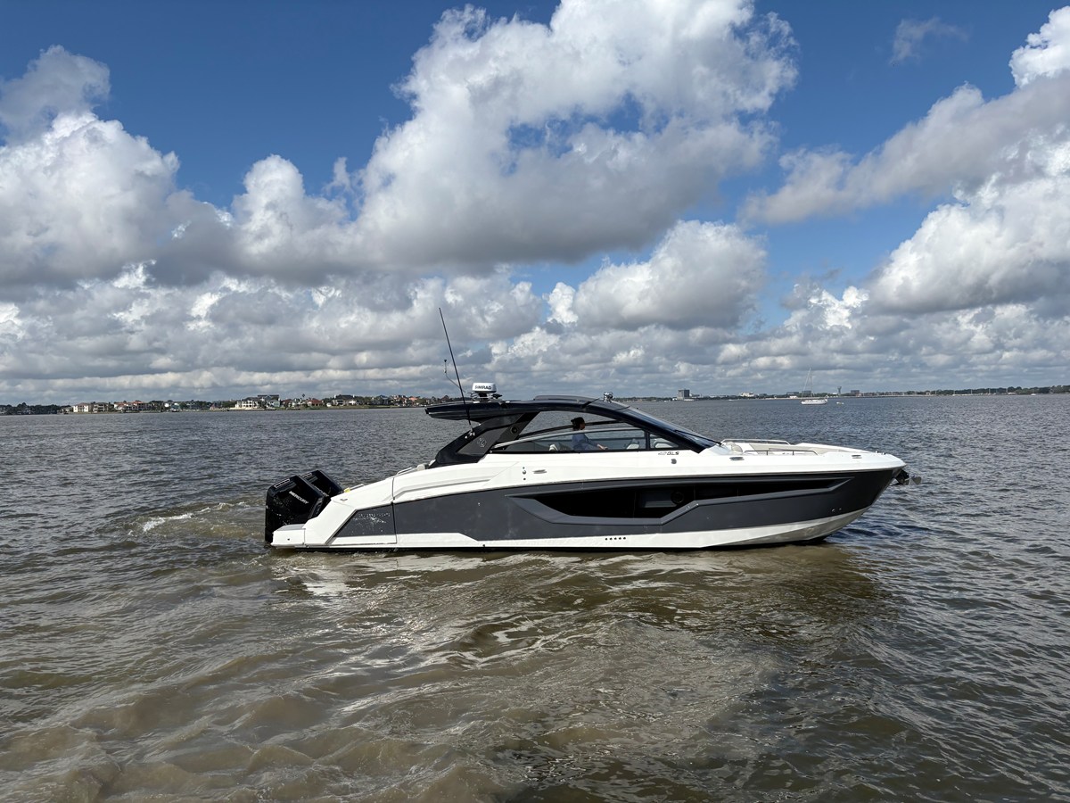 Cruisers Yachts 42 GLS Outboard — 2025 Cruisers Yachts 42 GLS Outboard — photo 4