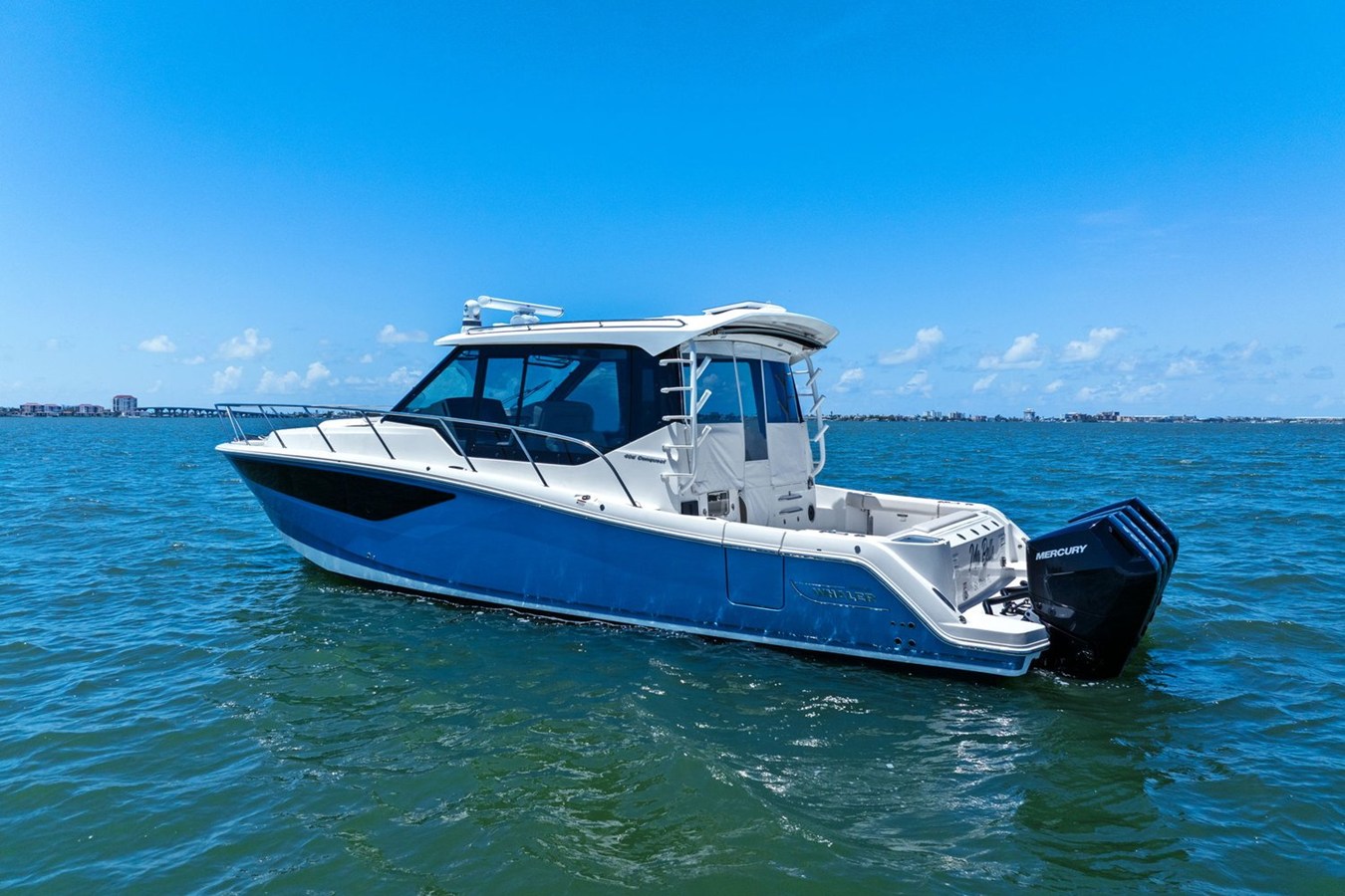 Boston Whaler 405 CONQUEST — 2025 Boston Whaler 405 Conquest — photo 3