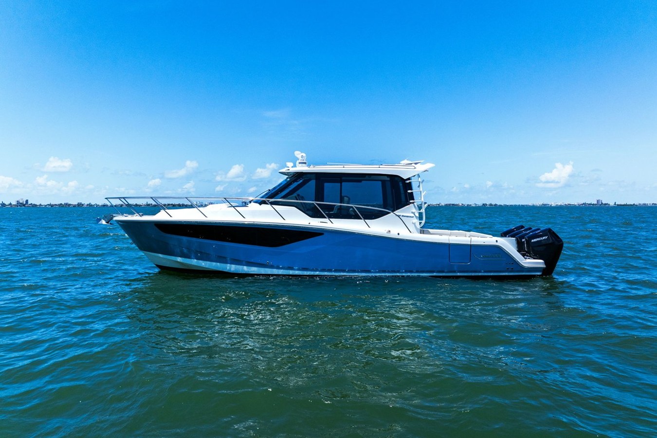 Boston Whaler 405 CONQUEST — 2025 Boston Whaler 405 Conquest — photo 4