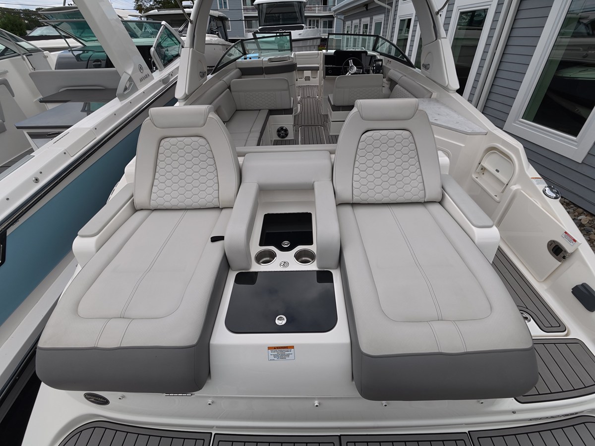 Sea Ray SDX 290 Outboard — 2022 Sea Ray SDX 290 Outboard — photo 3