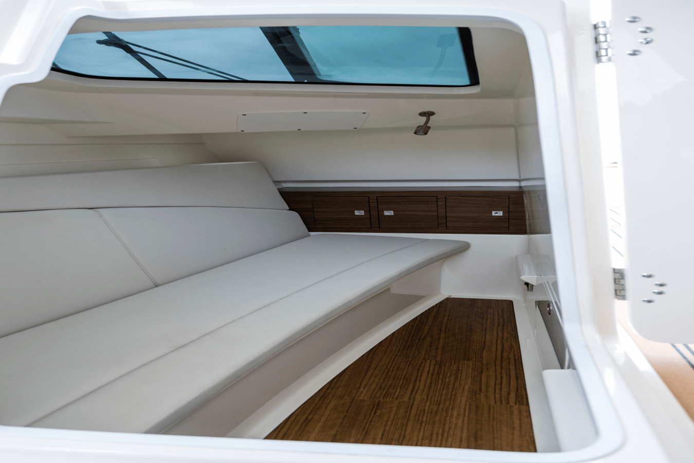 Boston Whaler 320 Vantage — 2024 Boston Whaler 320 Vantage — photo 4