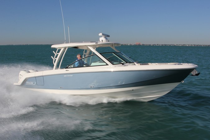 BOSTON WHALER 320 VANTAGE — 2024 Boston Whaler 320 Vantage