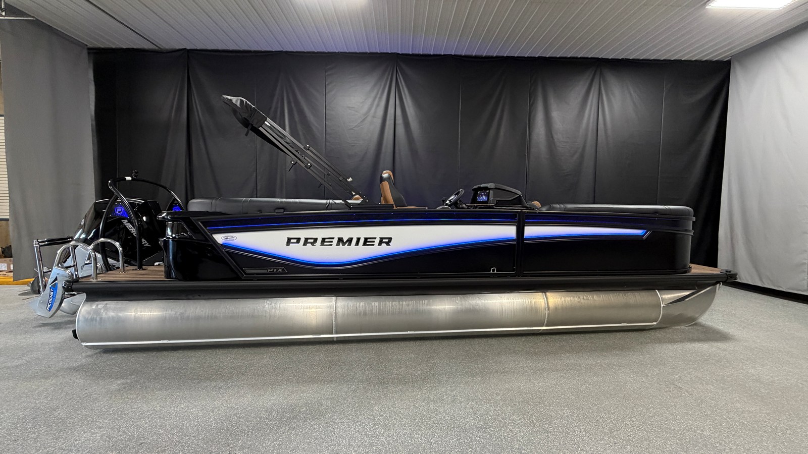 PREMIER 250 INTRIGUE, photo 3