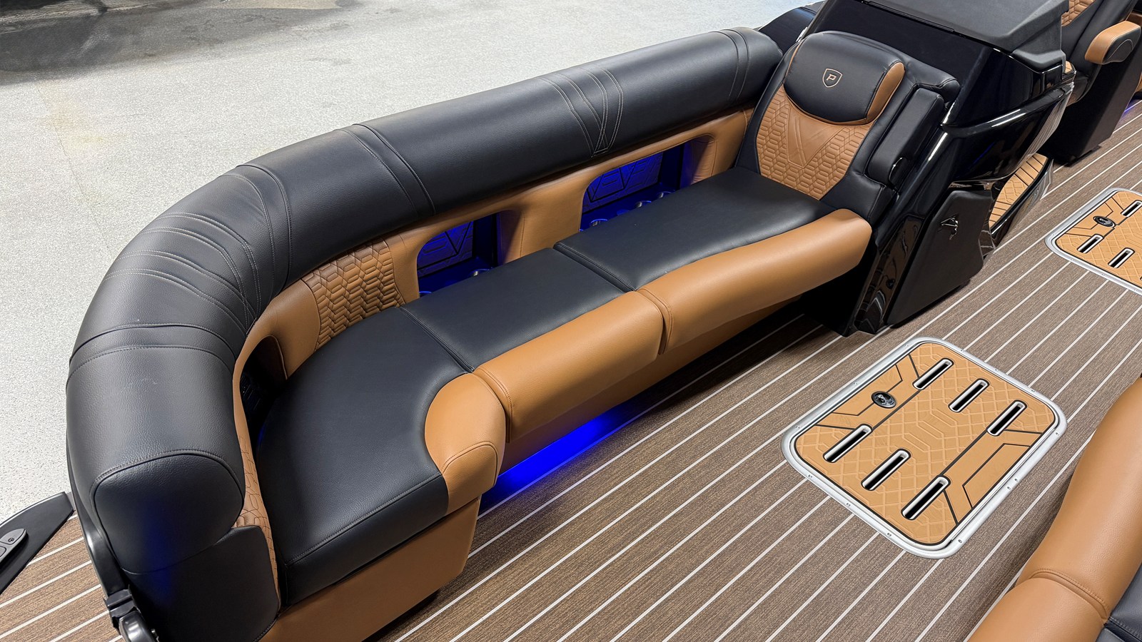 PREMIER 250 INTRIGUE, photo 13