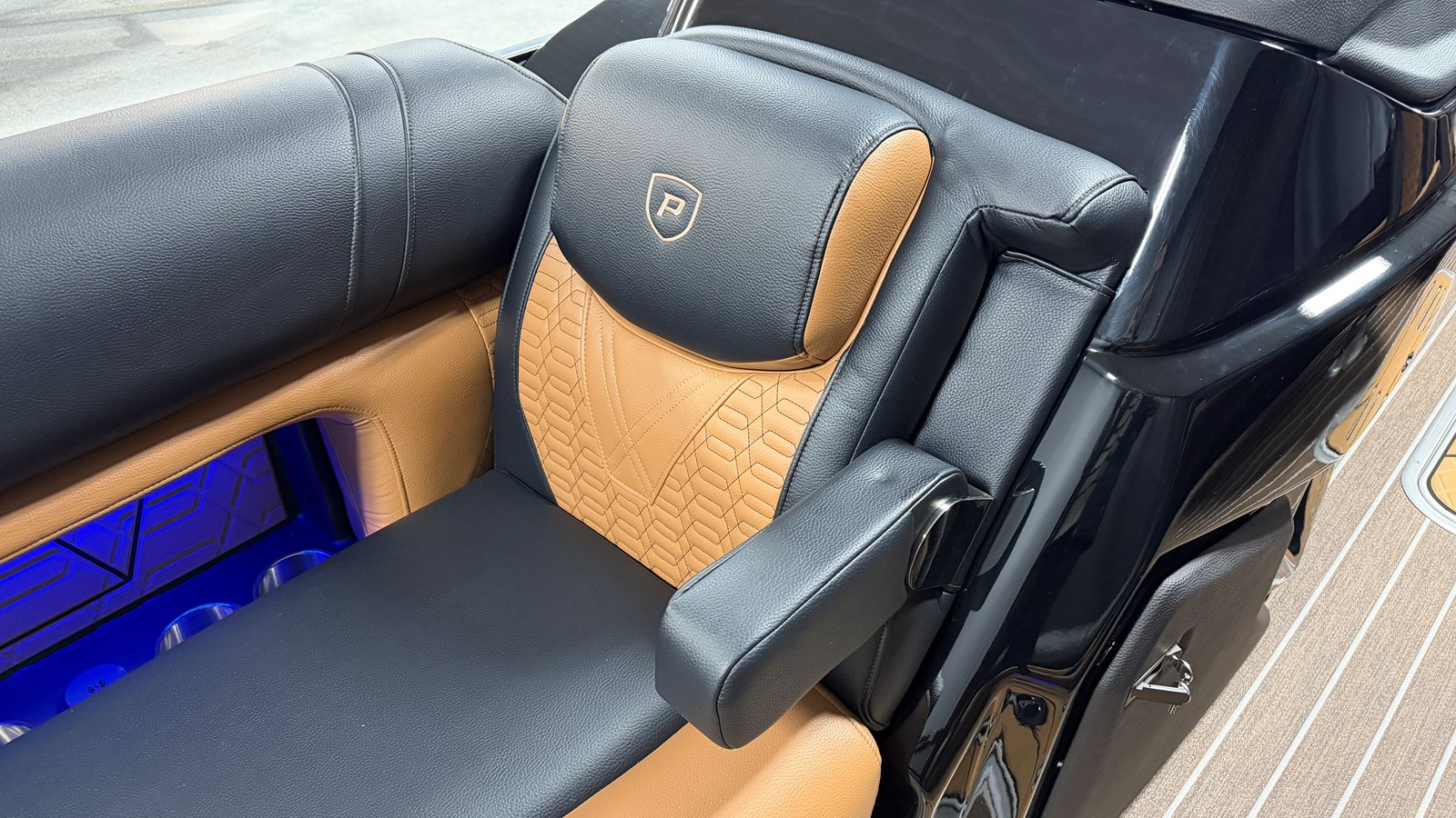 PREMIER 250 INTRIGUE, photo 25
