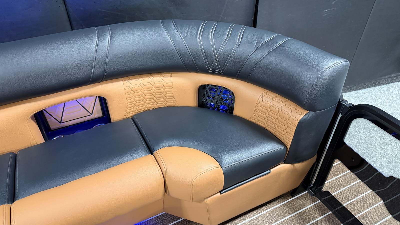 PREMIER 250 INTRIGUE, photo 27