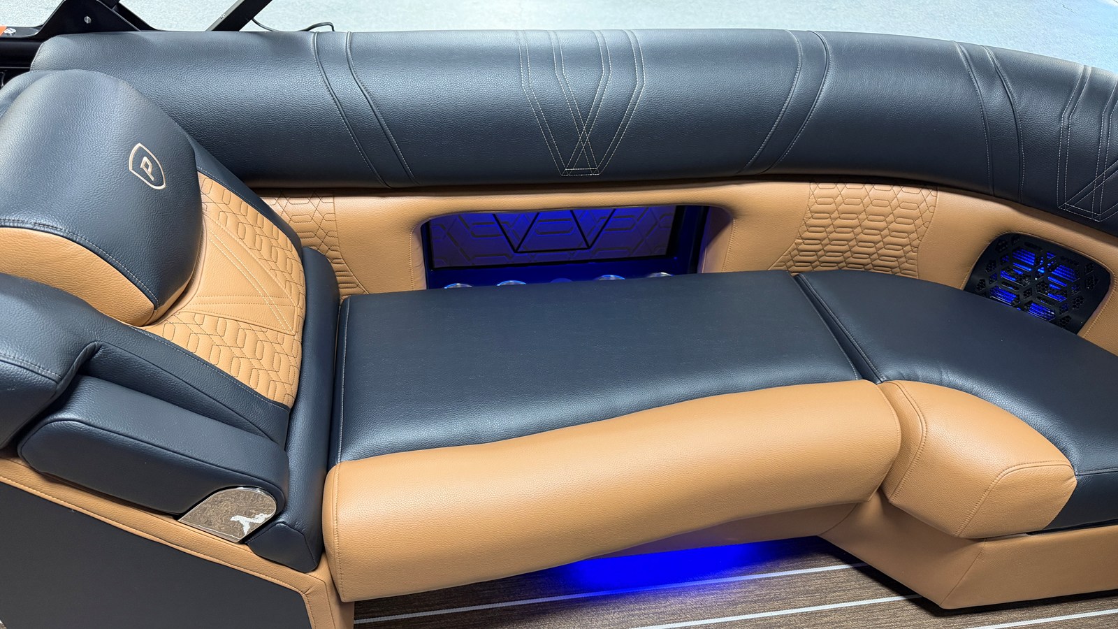 PREMIER 250 INTRIGUE, photo 70