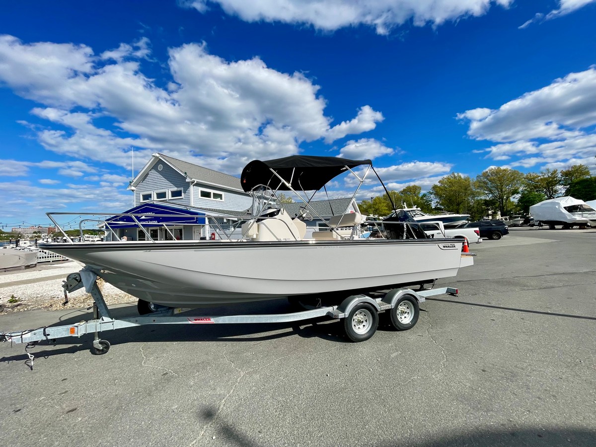 Boston Whaler 210 Montauk — 2026 Boston Whaler 210 Montauk — photo 2