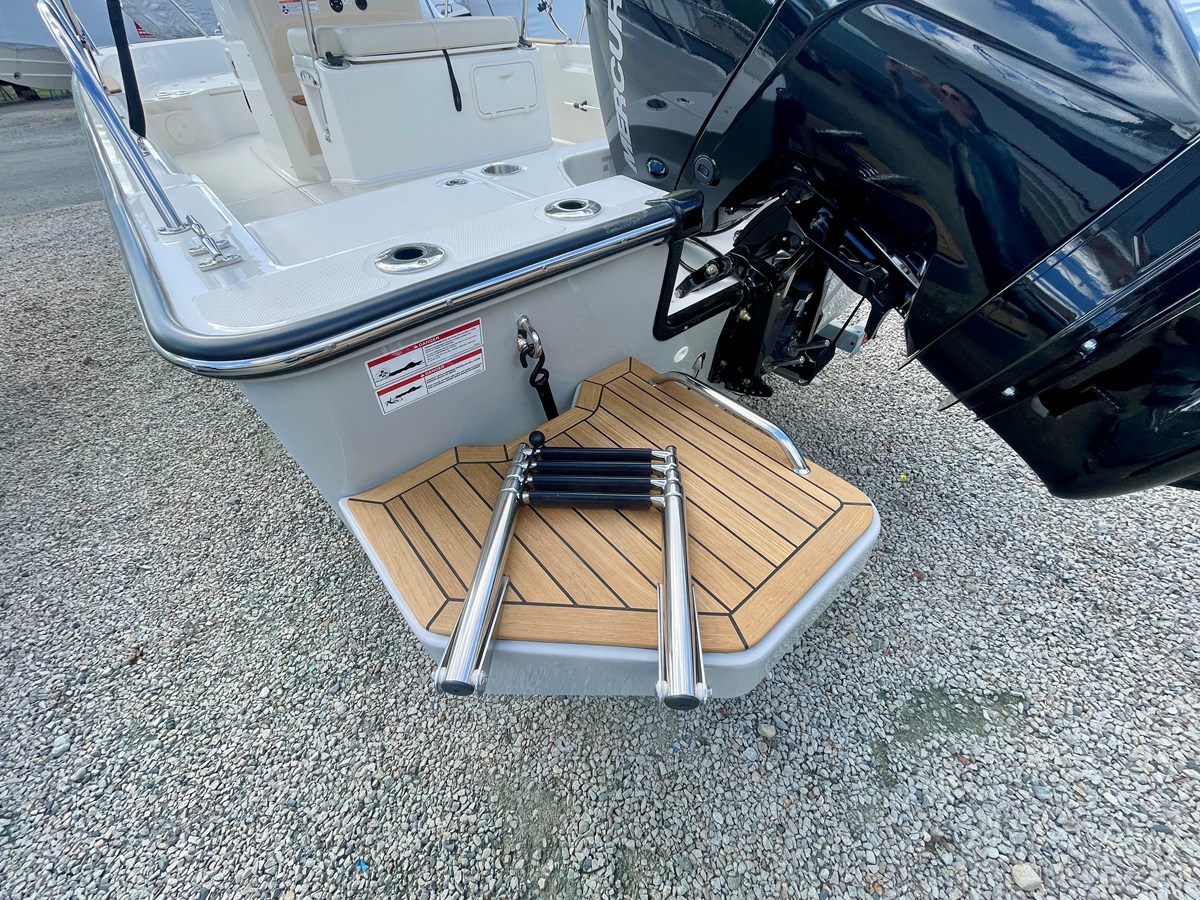Boston Whaler 210 Montauk — 2026 Boston Whaler 210 Montauk — photo 3