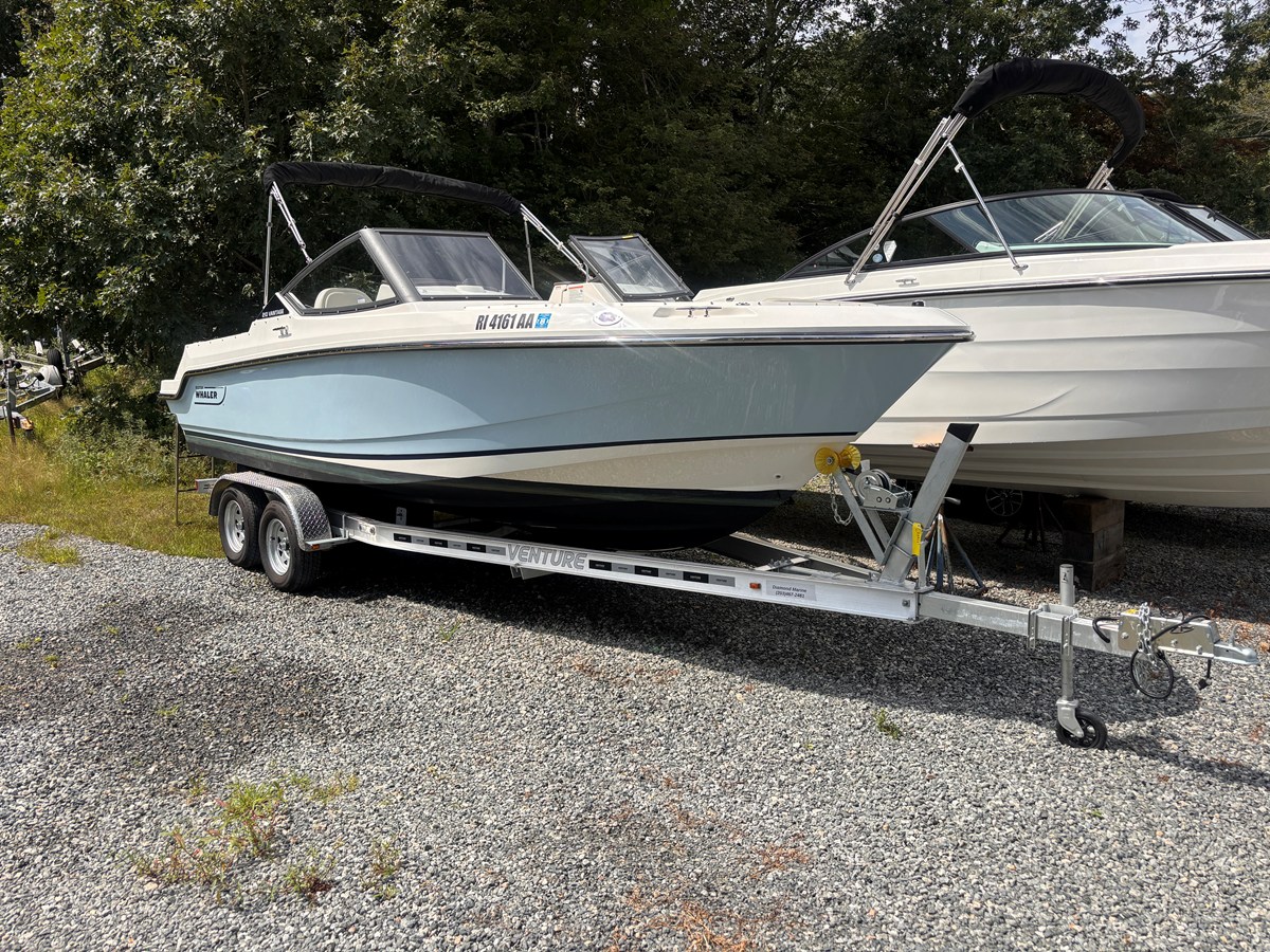 Boston Whaler 210 VANTAGE — 2026 Boston Whaler 210 Vantage — photo 2