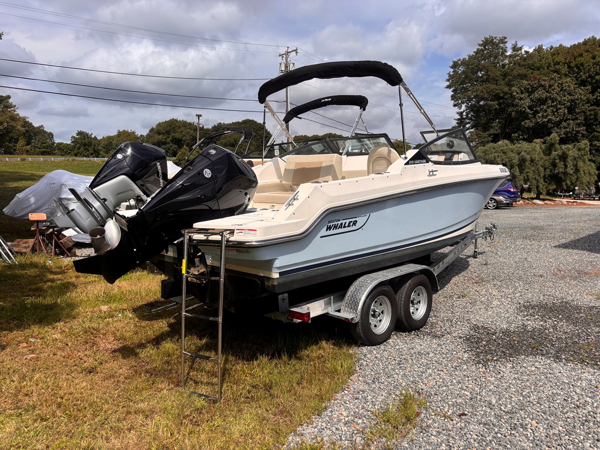 Boston Whaler 210 VANTAGE — 2026 Boston Whaler 210 Vantage — photo 3