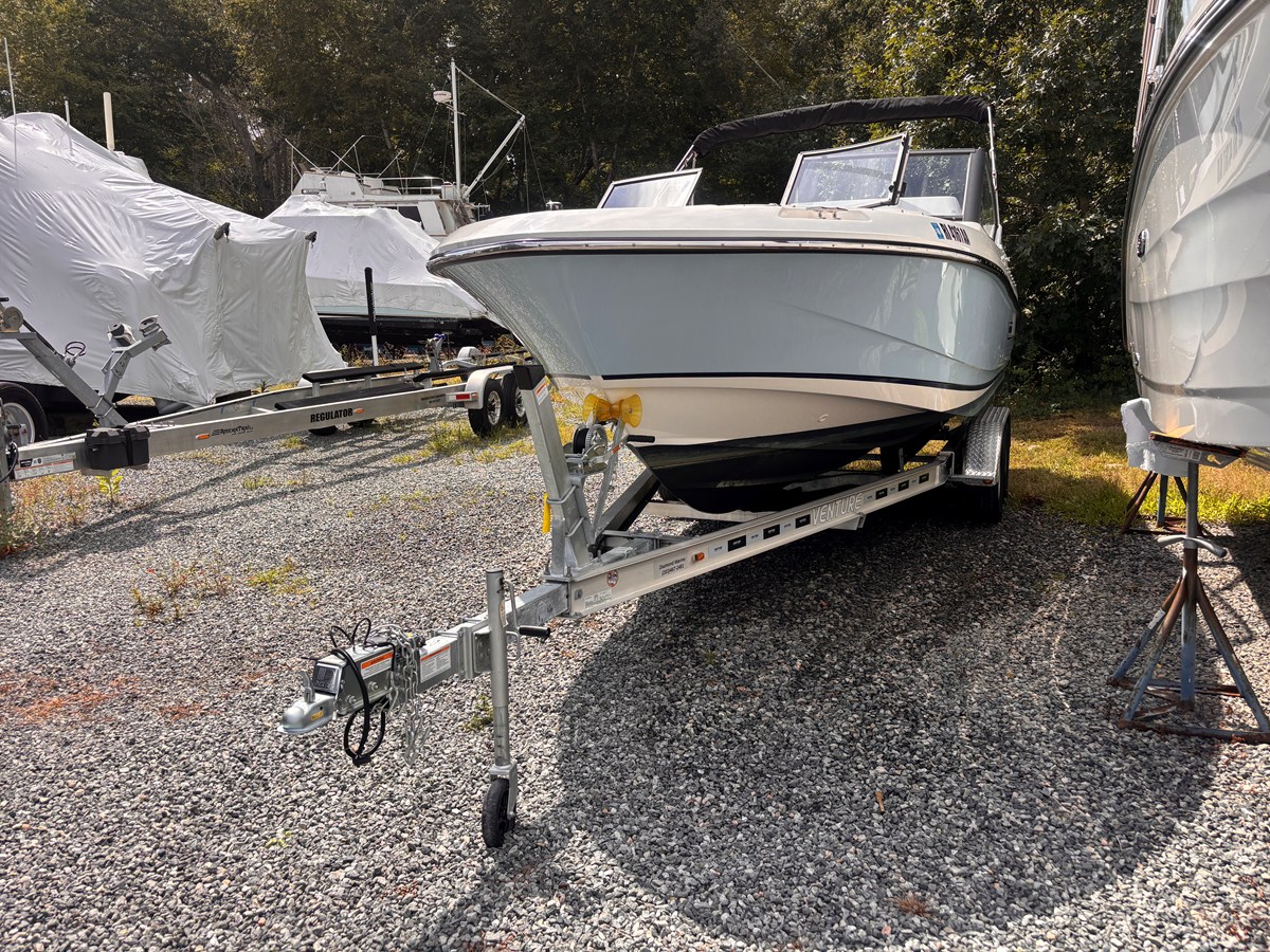 Boston Whaler 210 VANTAGE — 2026 Boston Whaler 210 Vantage — photo 4