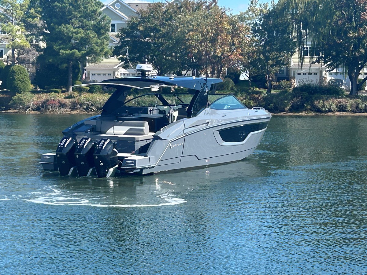 Cruisers Yachts 38 GLS-OB SB — 2024 Cruisers Yachts 38 GLS-OB SB — photo 3