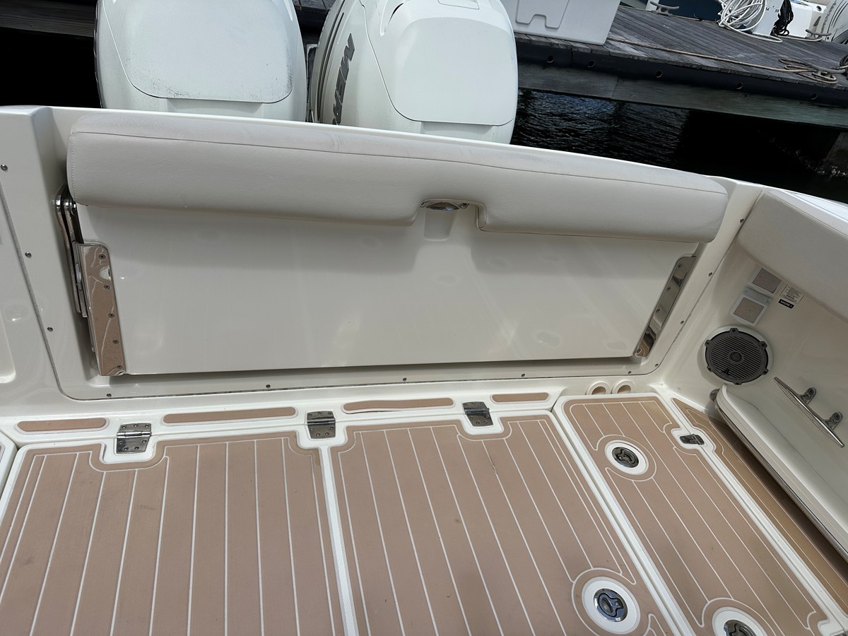 Boston Whaler 320 VANTAGE — 2017 Boston Whaler 320 Vantage — photo 3