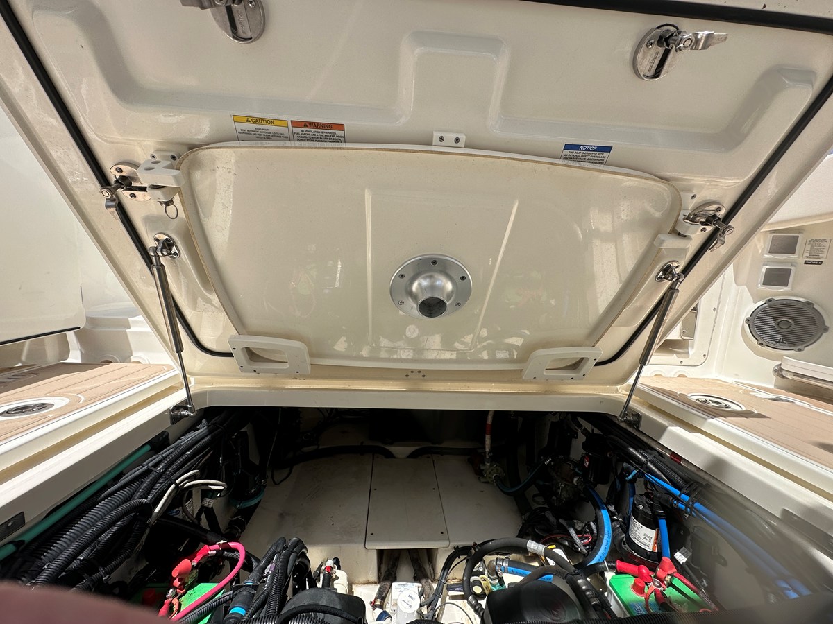 Boston Whaler 320 VANTAGE — 2017 Boston Whaler 320 Vantage — photo 5