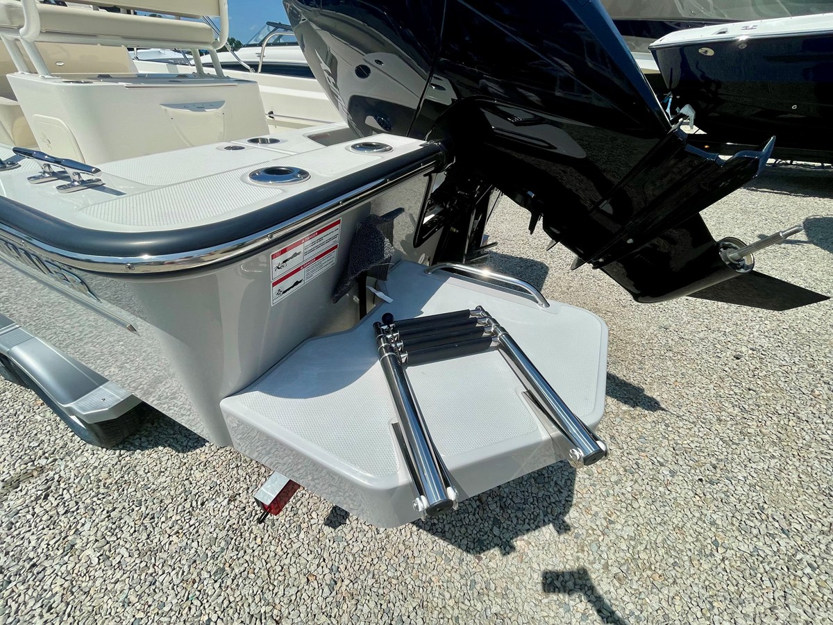 Boston Whaler 210 Montauk — 2026 Boston Whaler 210 Montauk — photo 3
