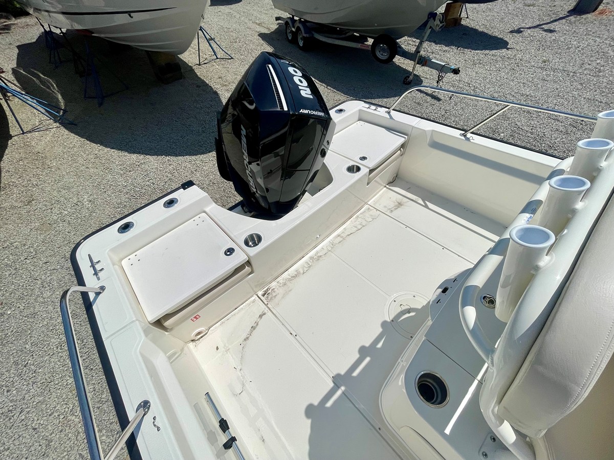 Boston Whaler 210 Montauk — 2026 Boston Whaler 210 Montauk — photo 4