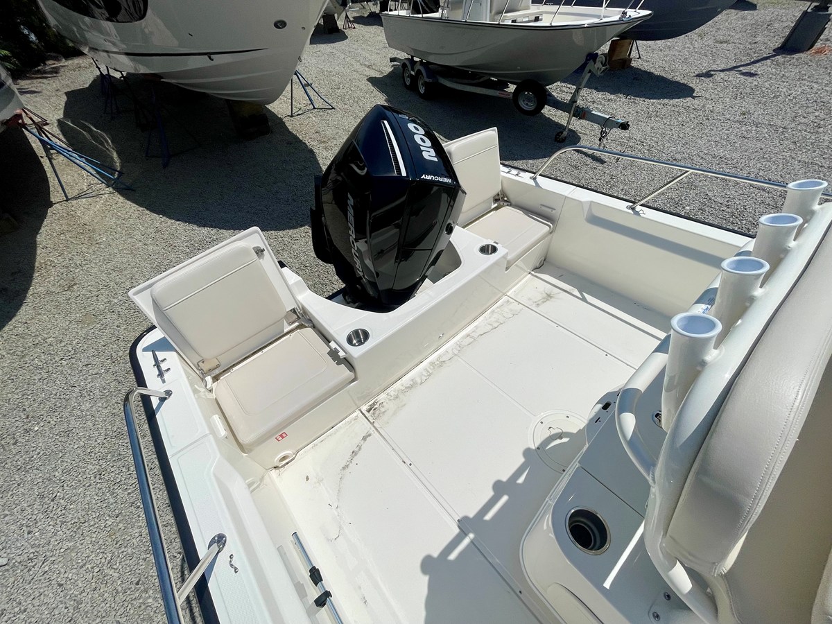 Boston Whaler 210 Montauk — 2026 Boston Whaler 210 Montauk — photo 5