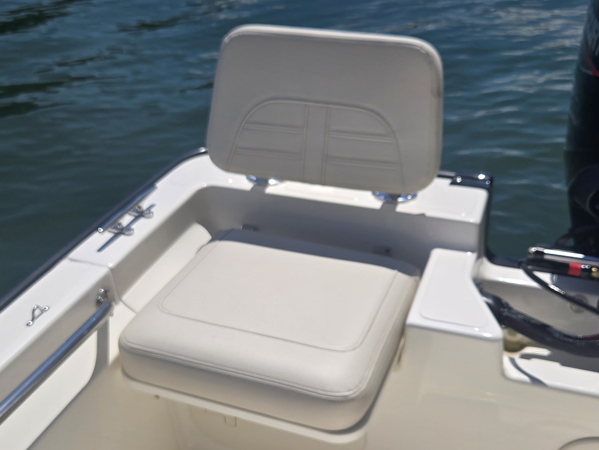BOSTON WHALER 170 MONTAUK, photo 9