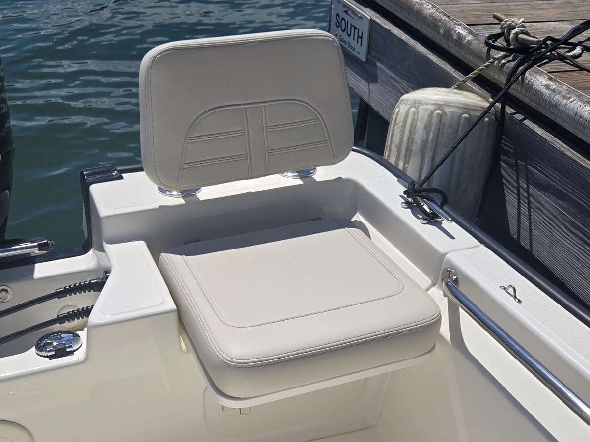 BOSTON WHALER 170 MONTAUK, photo 10