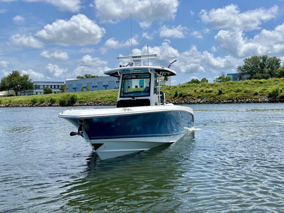 Boston Whaler 330 OUTRAGE — 2023 Boston Whaler 330 Outrage — photo 4