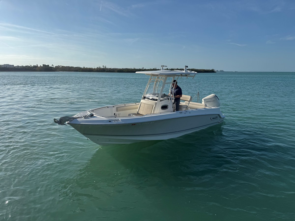 Boston Whaler 230 OUTRAGE — 2021 Boston Whaler 230 Outrage — photo 3