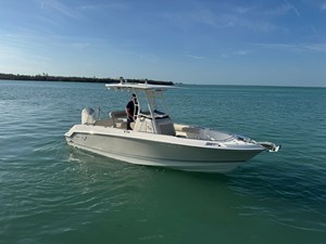 BOSTON WHALER 230 OUTRAGE